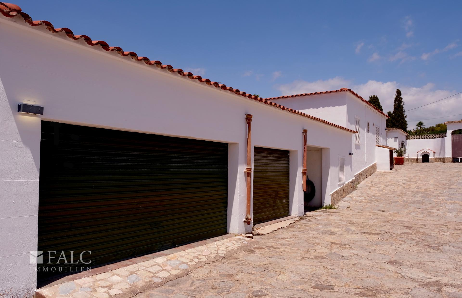 Garage & Guest house